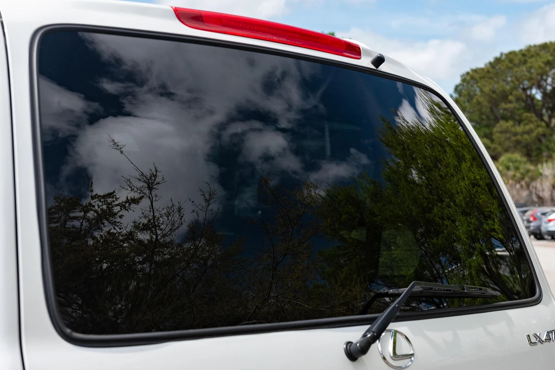 2005 Lexus LX 2nd Gen - Image 24 of 31