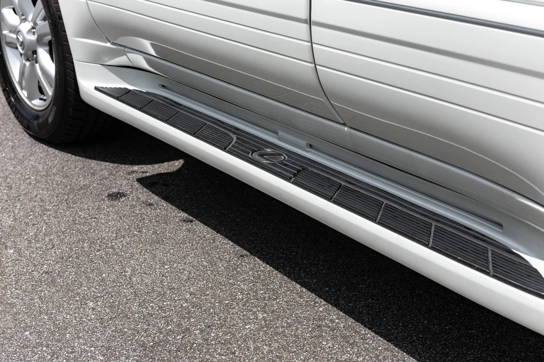 2005 Lexus LX 2nd Gen - Image 17 of 31