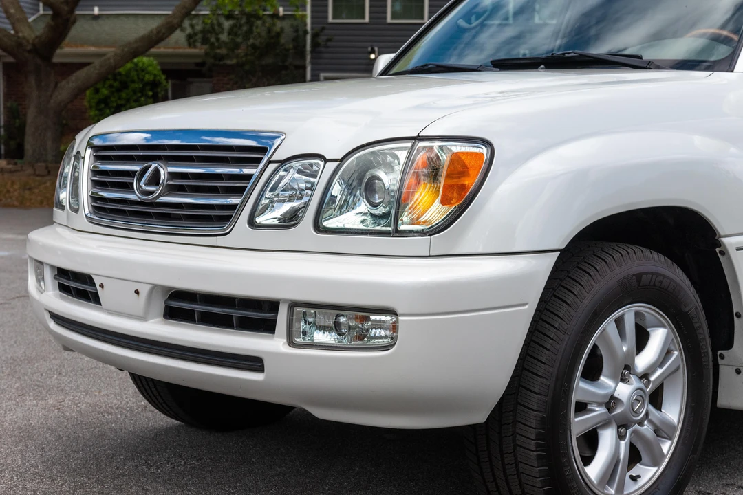 2005 Lexus LX 2nd Gen - Image 11 of 31