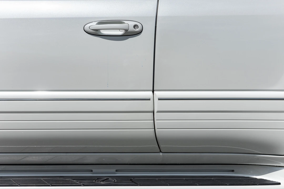2005 Lexus LX 2nd Gen - Image 18 of 31