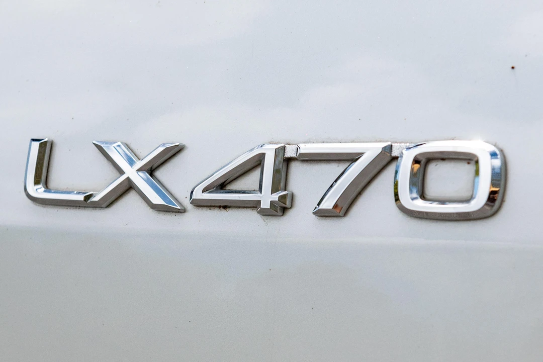 2005 Lexus LX 2nd Gen - Image 27 of 31