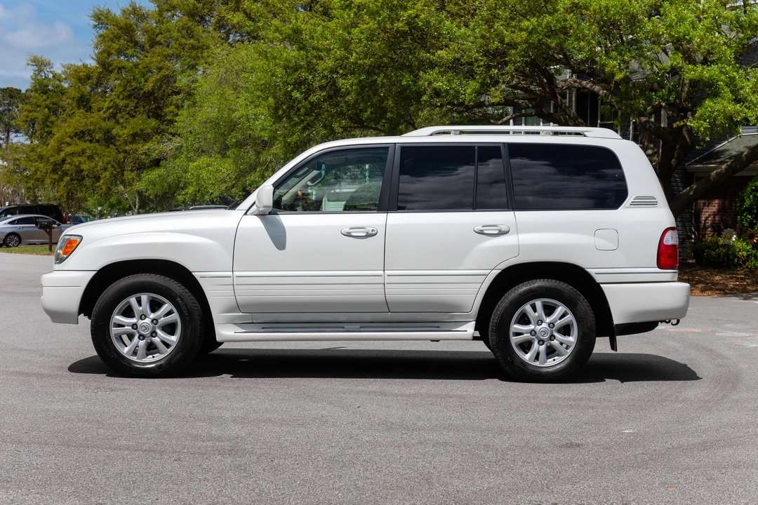 2005 Lexus LX 2nd Gen - Image 8 of 31