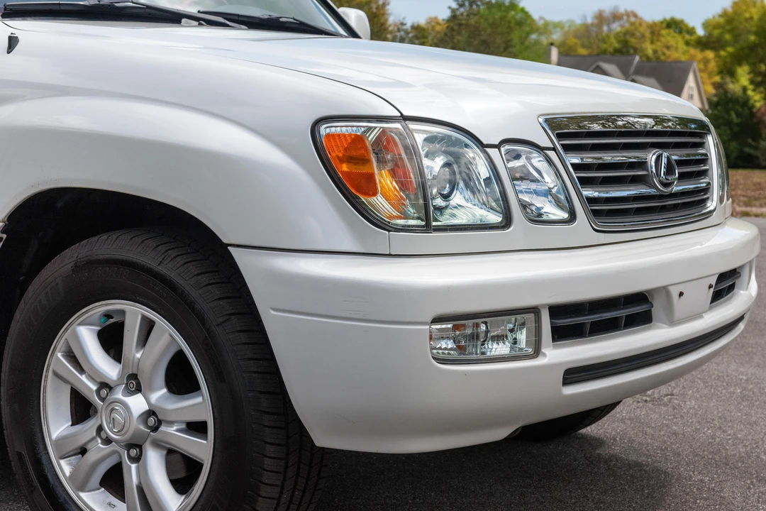 2005 Lexus LX 2nd Gen - Image 9 of 31