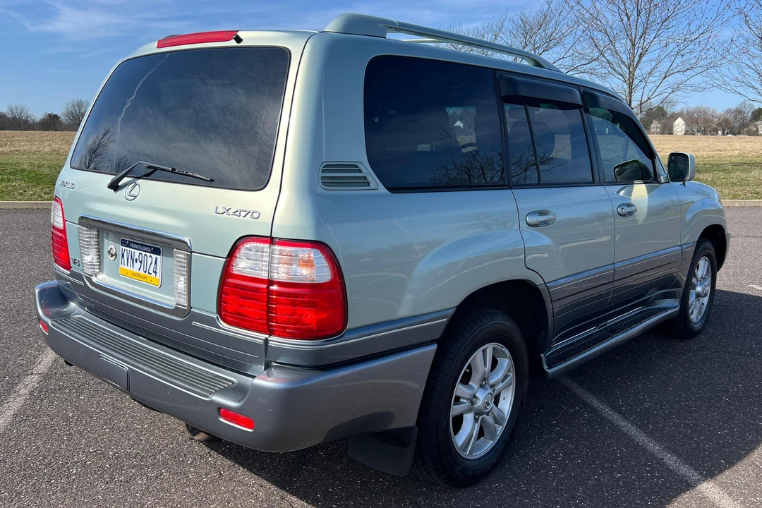 2005 Lexus LX 2nd Gen - Image 5 of 31
