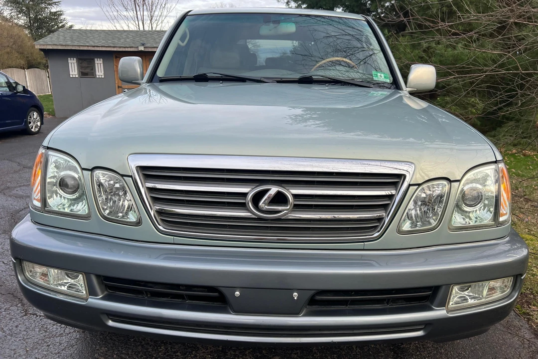 2005 Lexus LX 2nd Gen - Image 2 of 31