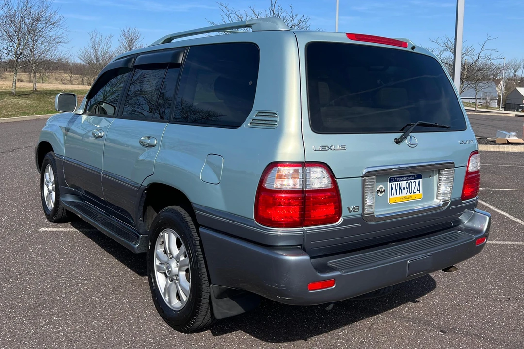 2005 Lexus LX 2nd Gen - Image 4 of 31