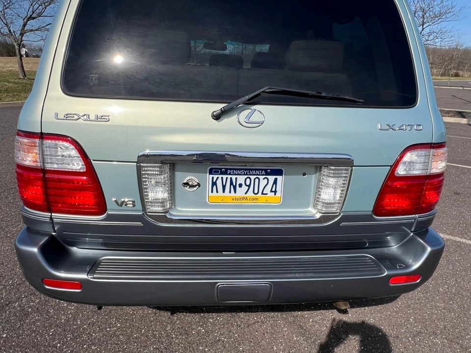2005 Lexus LX 2nd Gen - Image 25 of 31