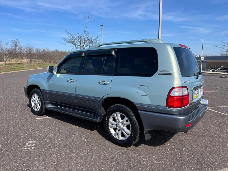 2005 Lexus LX 2nd Gen - Image 8 of 31