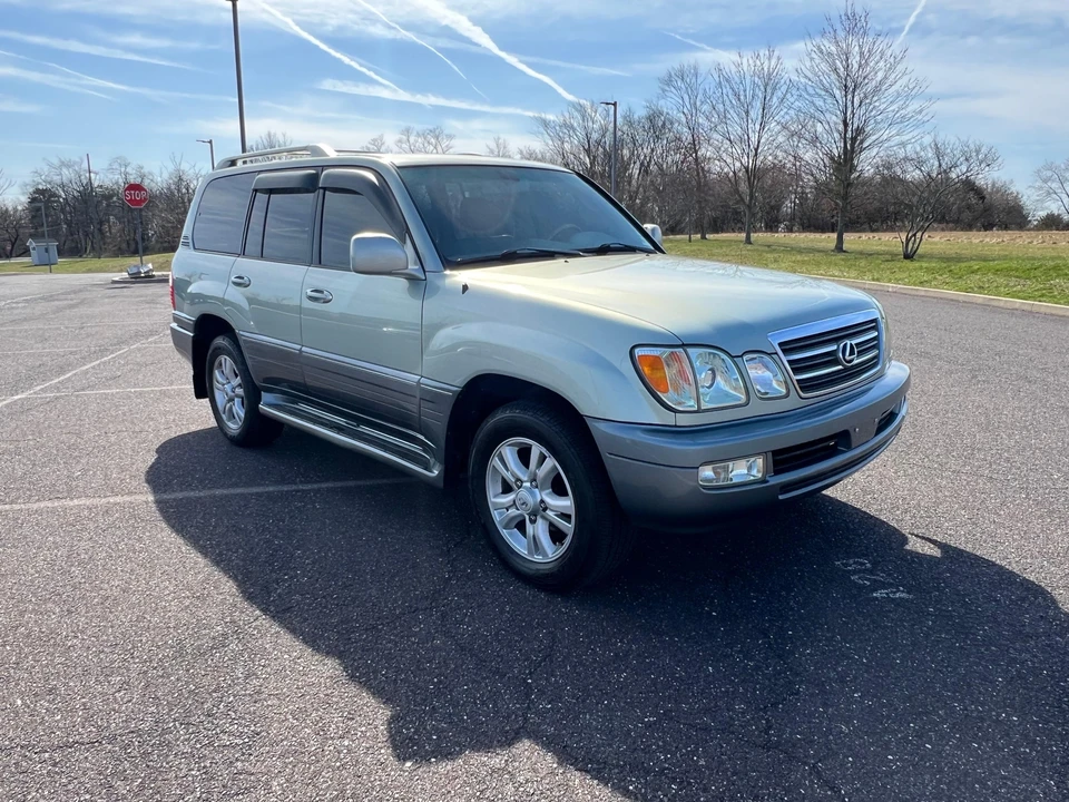 2005 Lexus LX 2nd Gen - Image 11 of 31