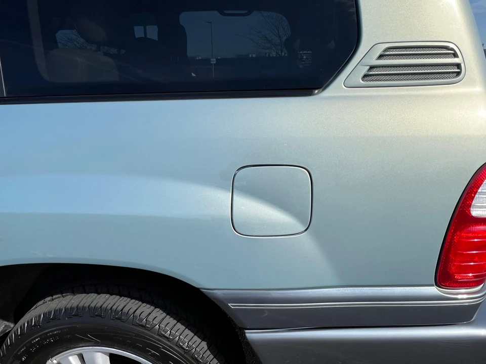 2005 Lexus LX 2nd Gen - Image 24 of 31