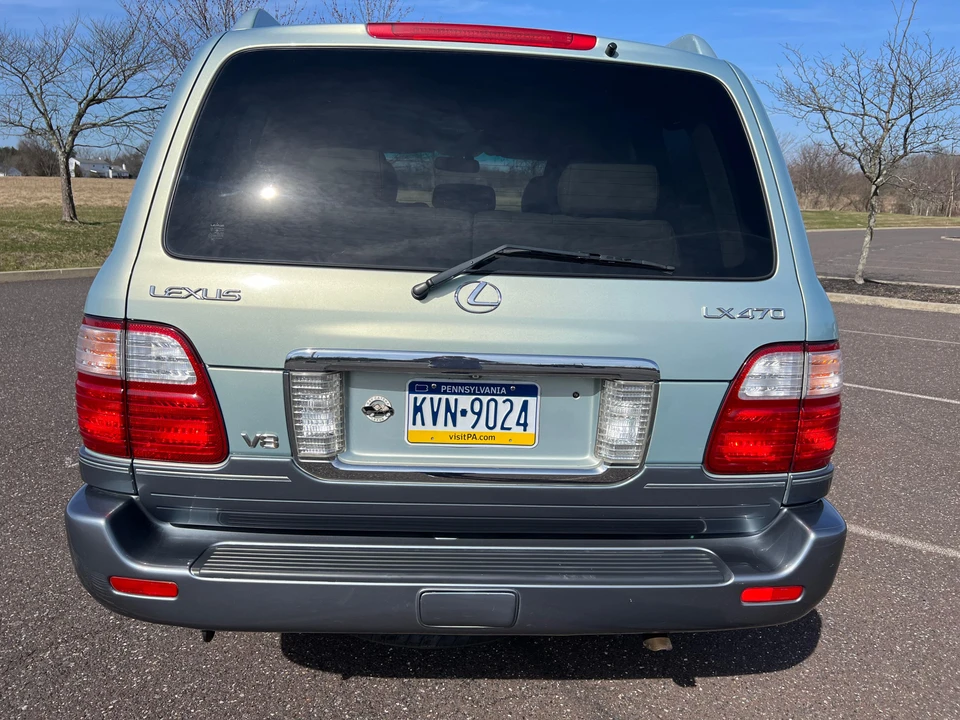 2005 Lexus LX 2nd Gen - Image 9 of 31