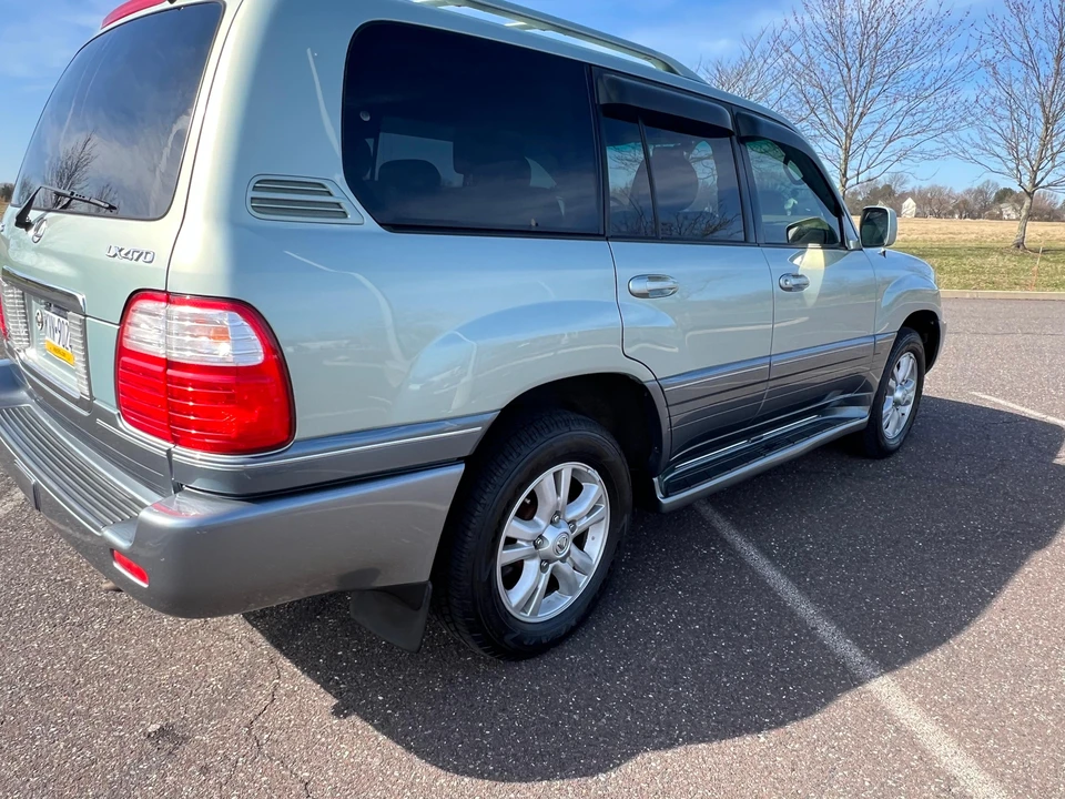 2005 Lexus LX 2nd Gen - Image 26 of 31