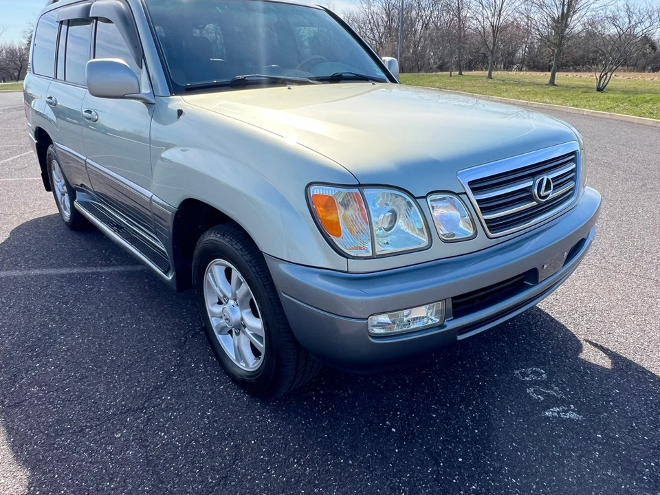 2005 Lexus LX 2nd Gen - Image 12 of 31