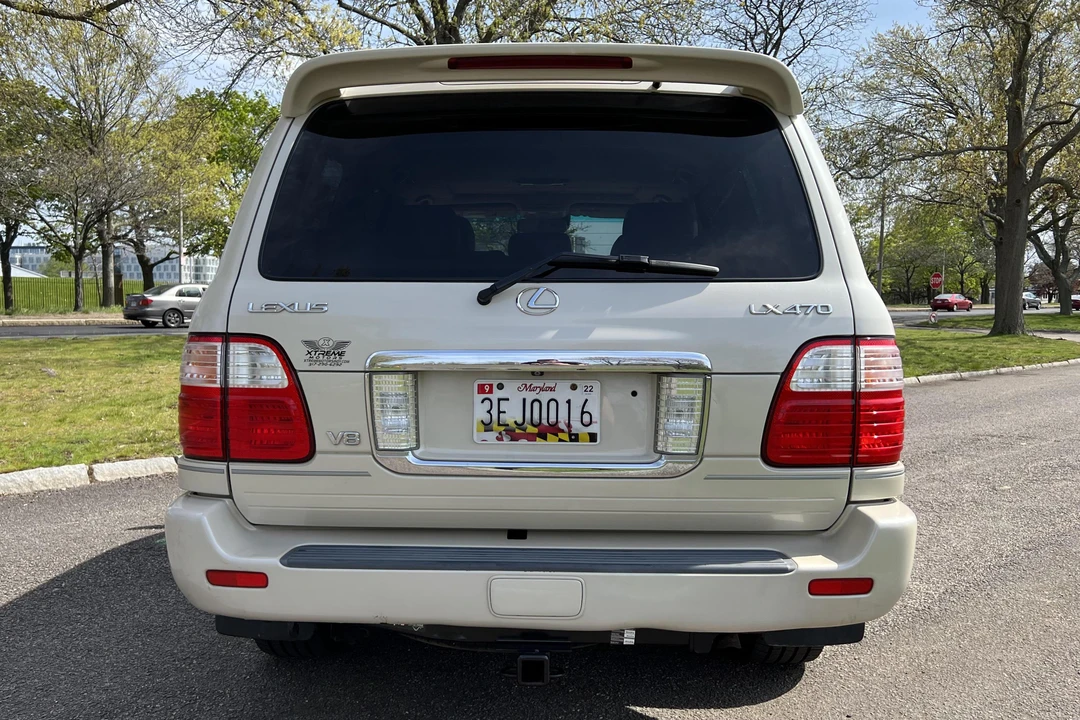 2005 Lexus LX 2nd Gen - Image 5 of 5