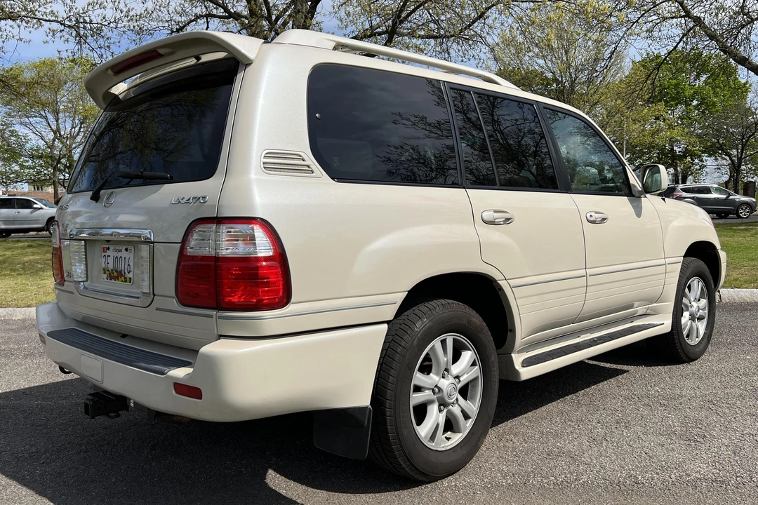 2005 Lexus LX 2nd Gen - Image 4 of 5