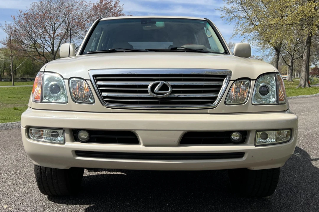 2005 Lexus LX 2nd Gen - Image 2 of 5