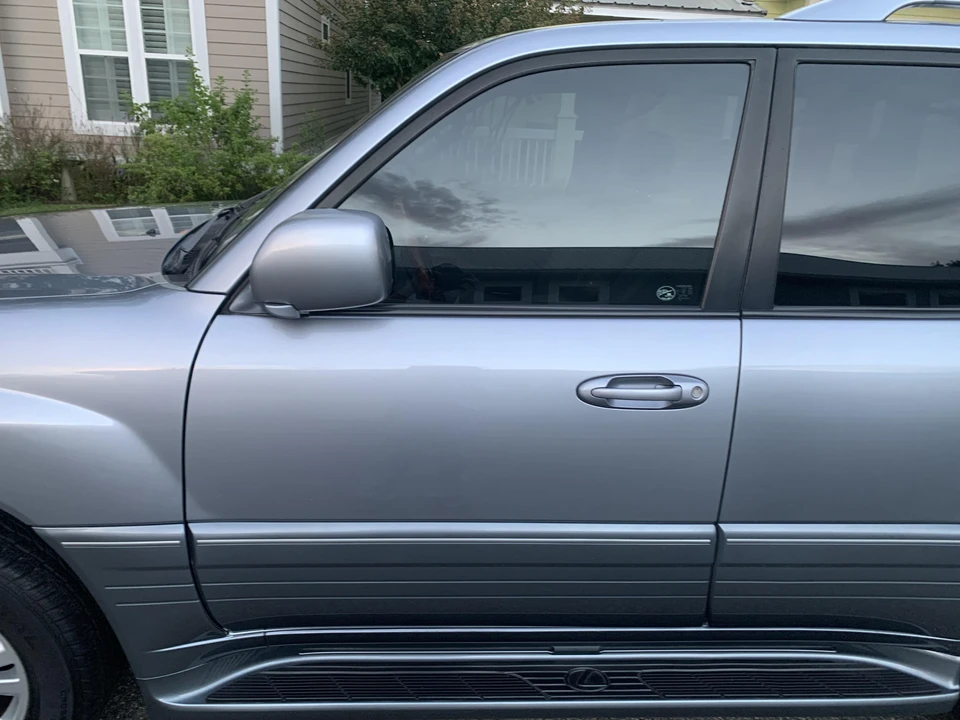 2005 Lexus LX 2nd Gen - Image 28 of 31