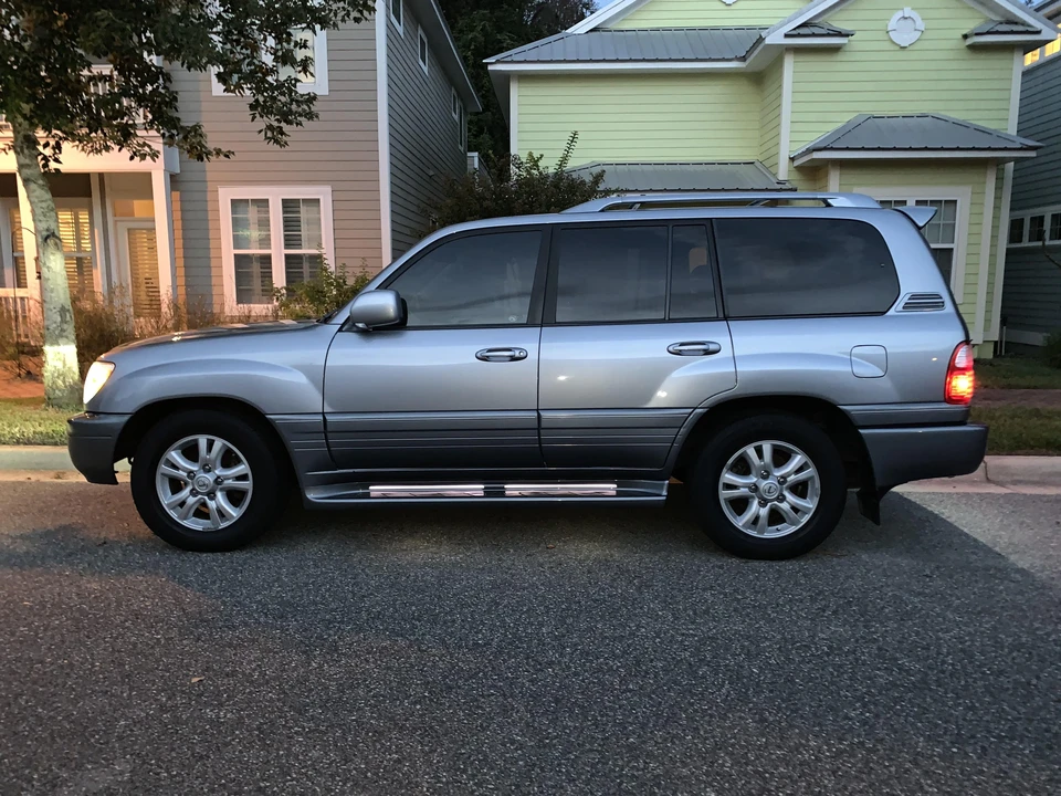 2005 Lexus LX 2nd Gen - Image 10 of 31