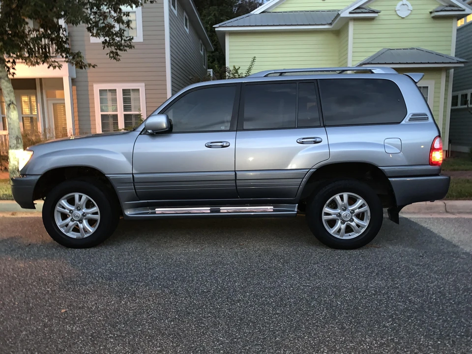 2005 Lexus LX 2nd Gen - Image 9 of 31