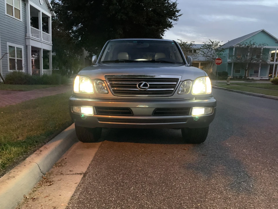 2005 Lexus LX 2nd Gen - Image 6 of 31