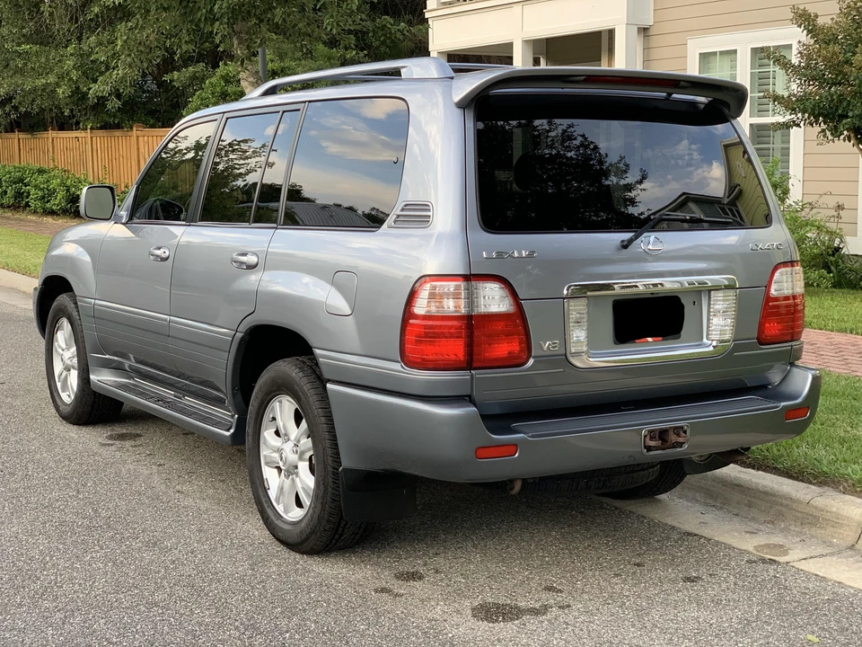 2005 Lexus LX 2nd Gen - Image 12 of 31