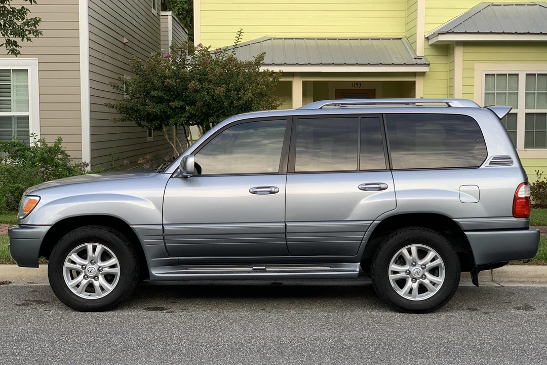 2005 Lexus LX 2nd Gen - Image 3 of 31