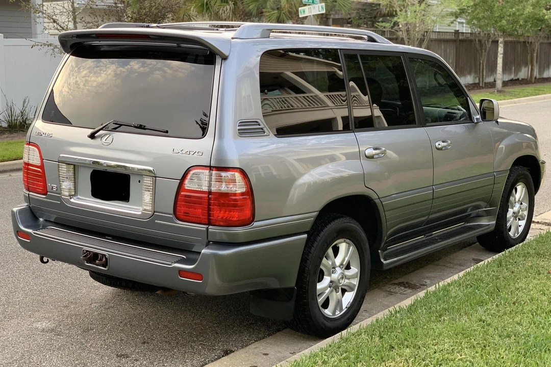 2005 Lexus LX 2nd Gen - Image 4 of 31