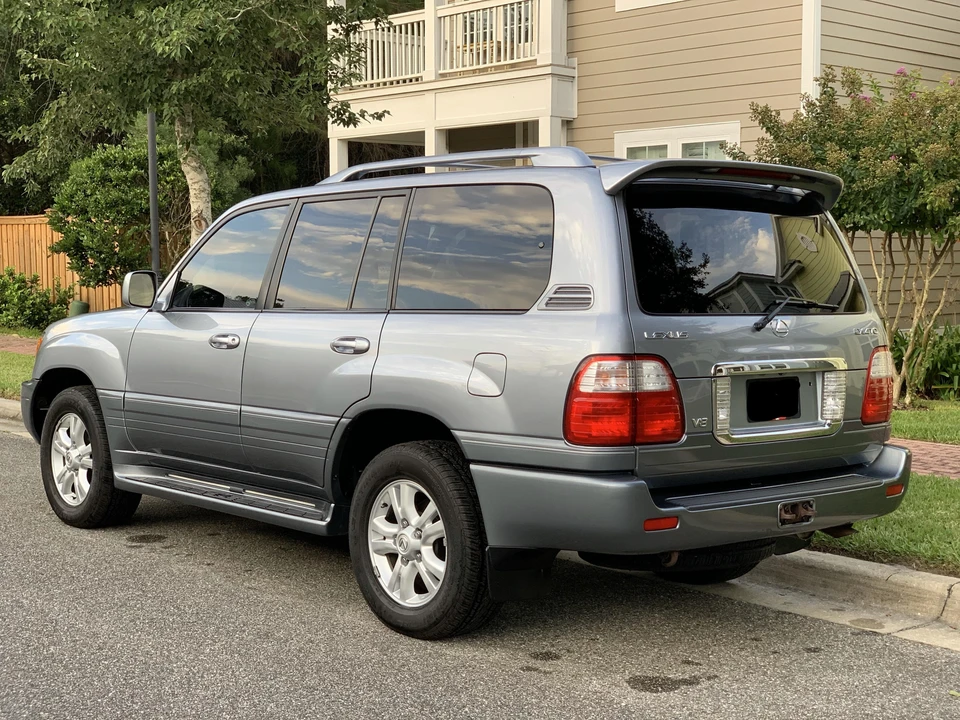 2005 Lexus LX 2nd Gen - Image 11 of 31