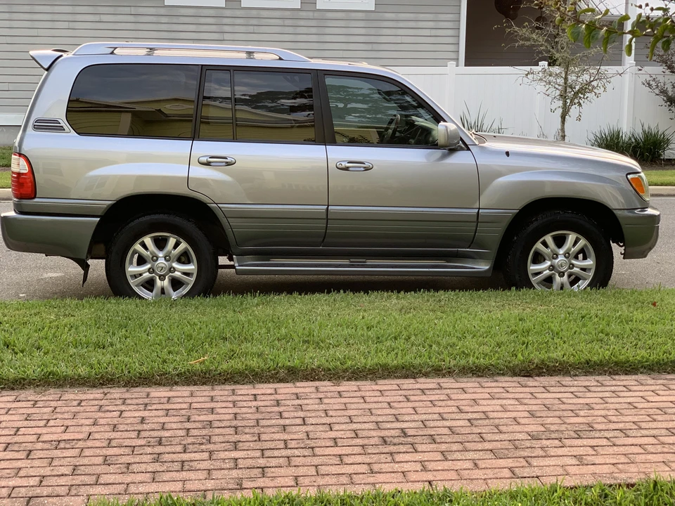 2005 Lexus LX 2nd Gen - Image 14 of 31