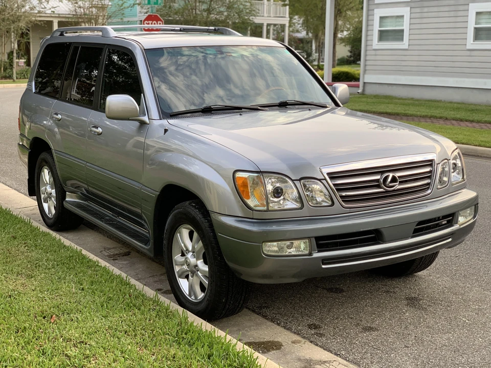 2005 Lexus LX 2nd Gen - Image 15 of 31
