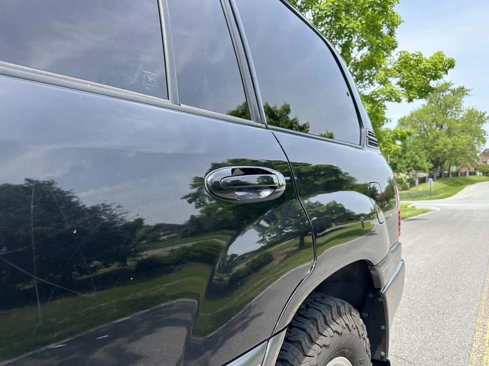 2005 Lexus LX 2nd Gen - Image 25 of 31