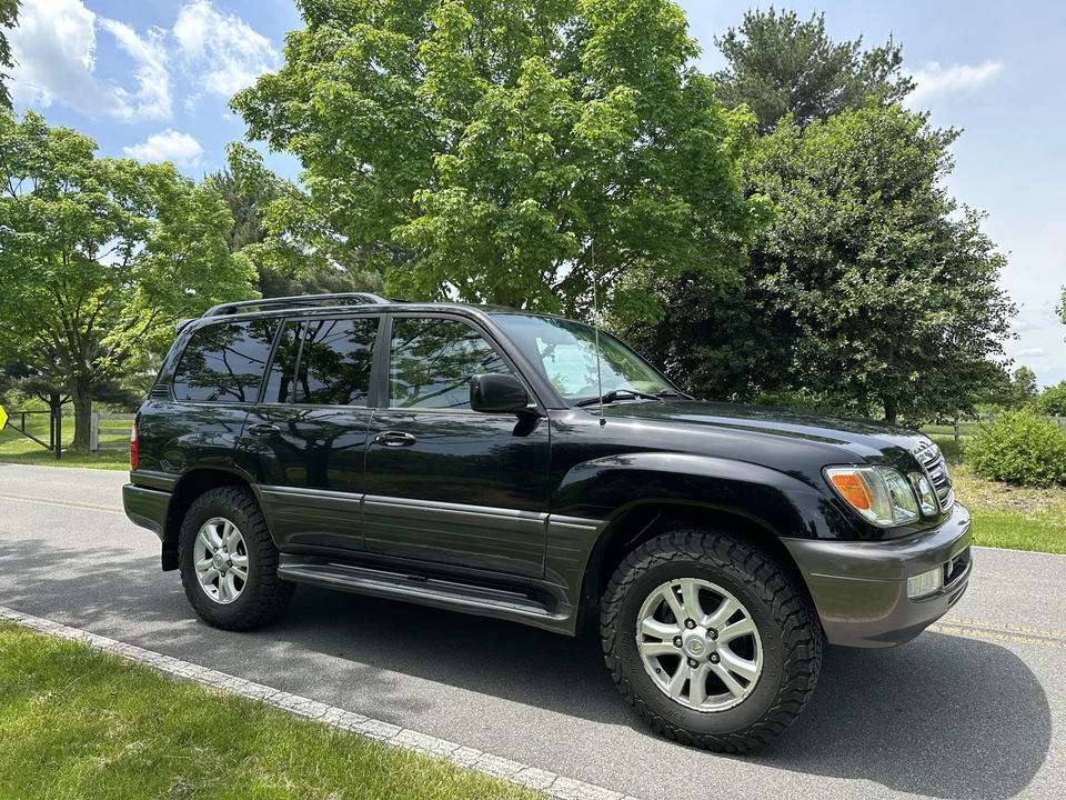 2005 Lexus LX 2nd Gen - Image 16 of 31