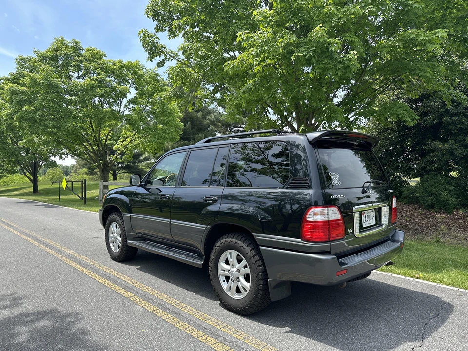 2005 Lexus LX 2nd Gen - Image 11 of 31