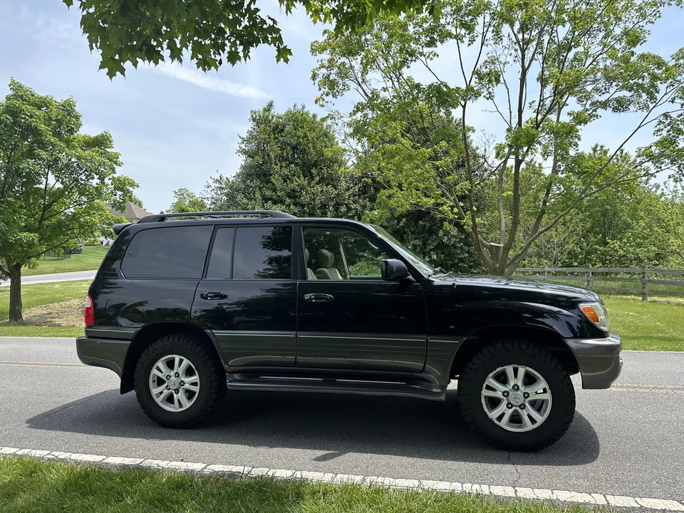 2005 Lexus LX 2nd Gen - Image 15 of 31