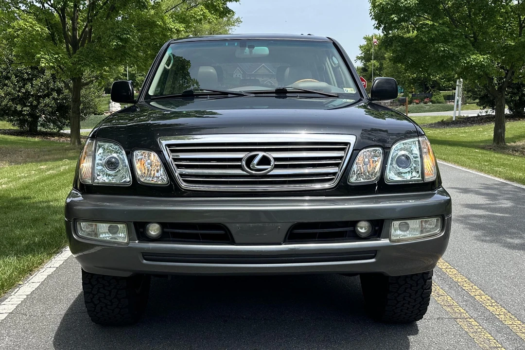 2005 Lexus LX 2nd Gen - Image 2 of 31