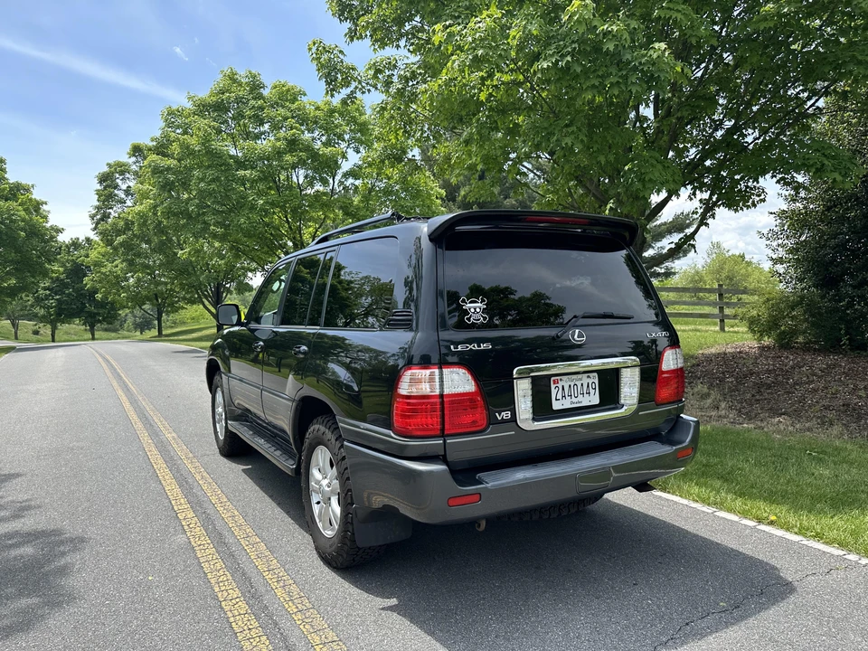 2005 Lexus LX 2nd Gen - Image 12 of 31