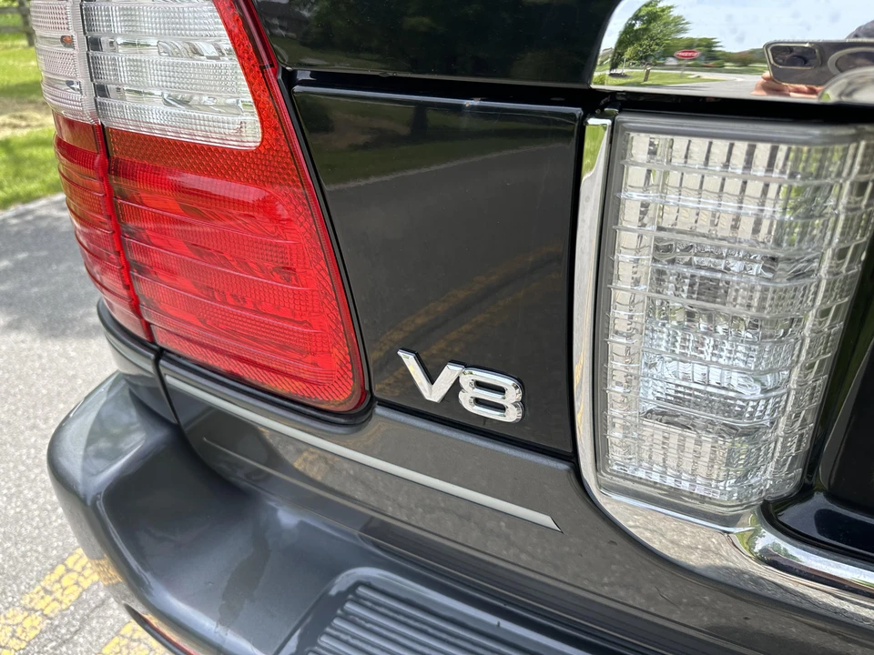 2005 Lexus LX 2nd Gen - Image 29 of 31