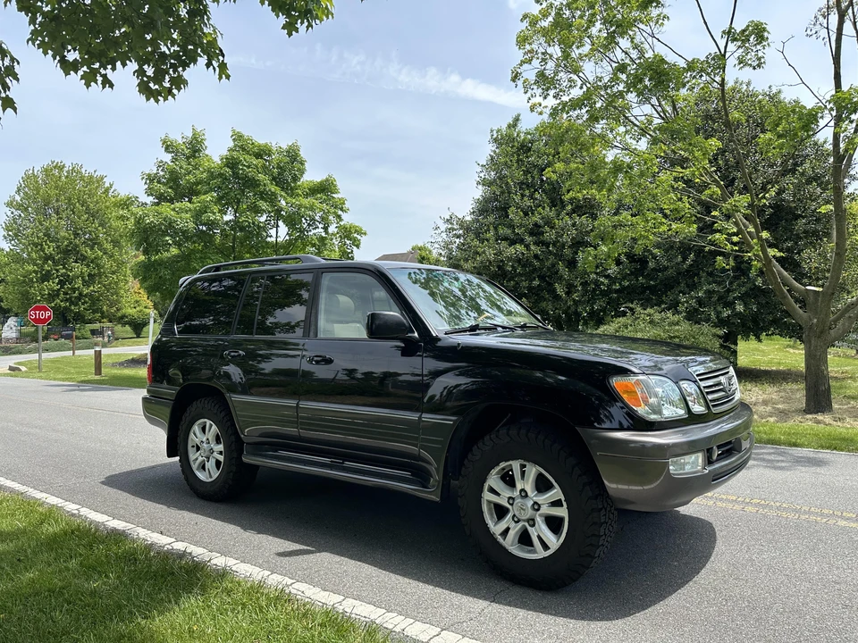 2005 Lexus LX 2nd Gen - Image 17 of 31