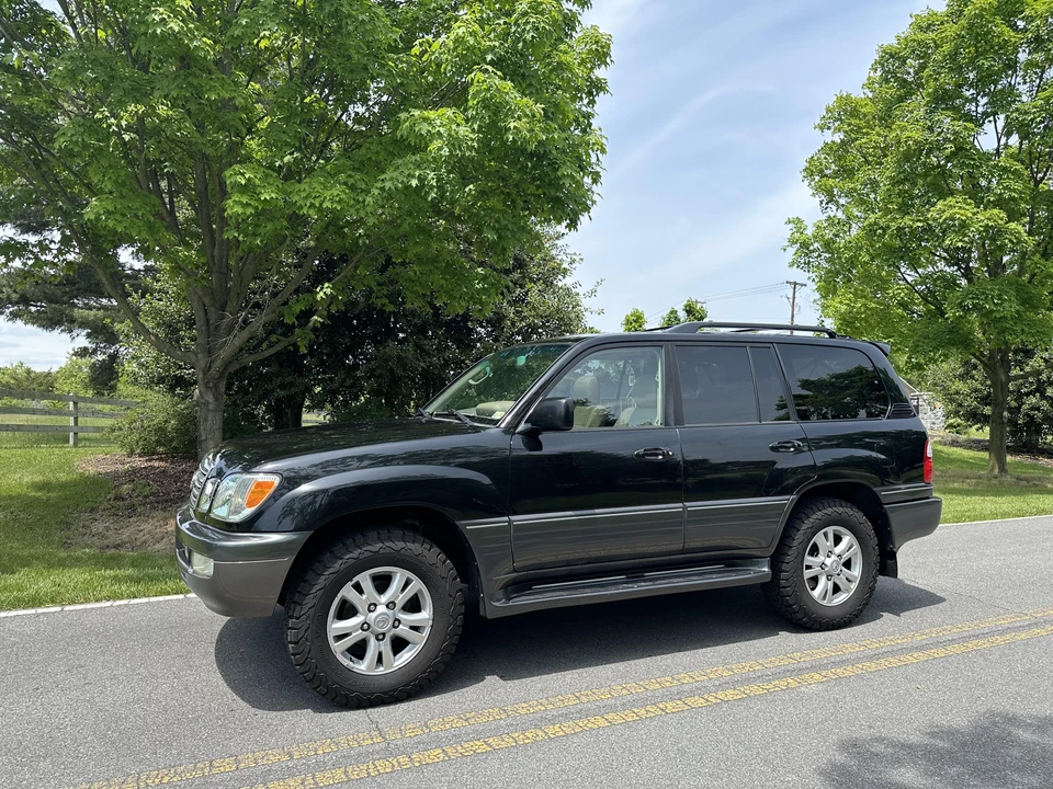 2005 Lexus LX 2nd Gen - Image 9 of 31
