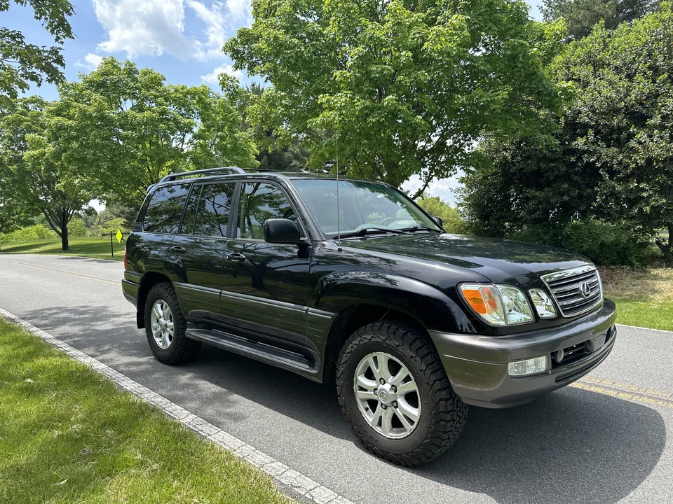 2005 Lexus LX 2nd Gen - Image 18 of 31