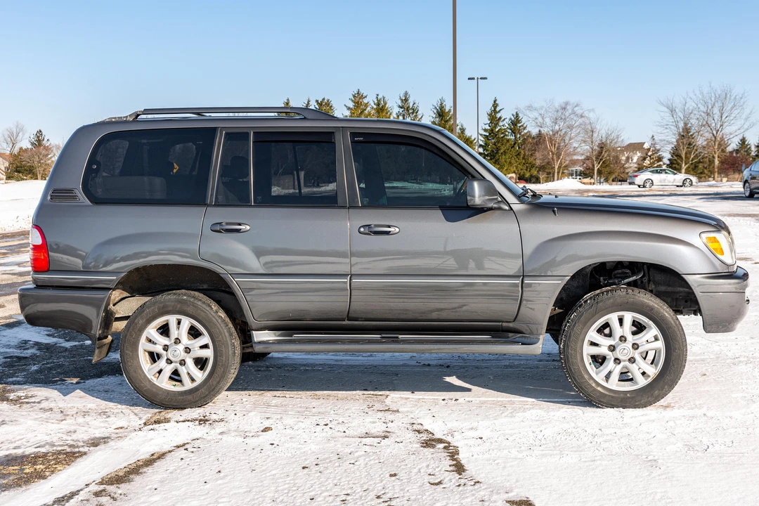 2005 Lexus LX 2nd Gen - Image 3 of 31