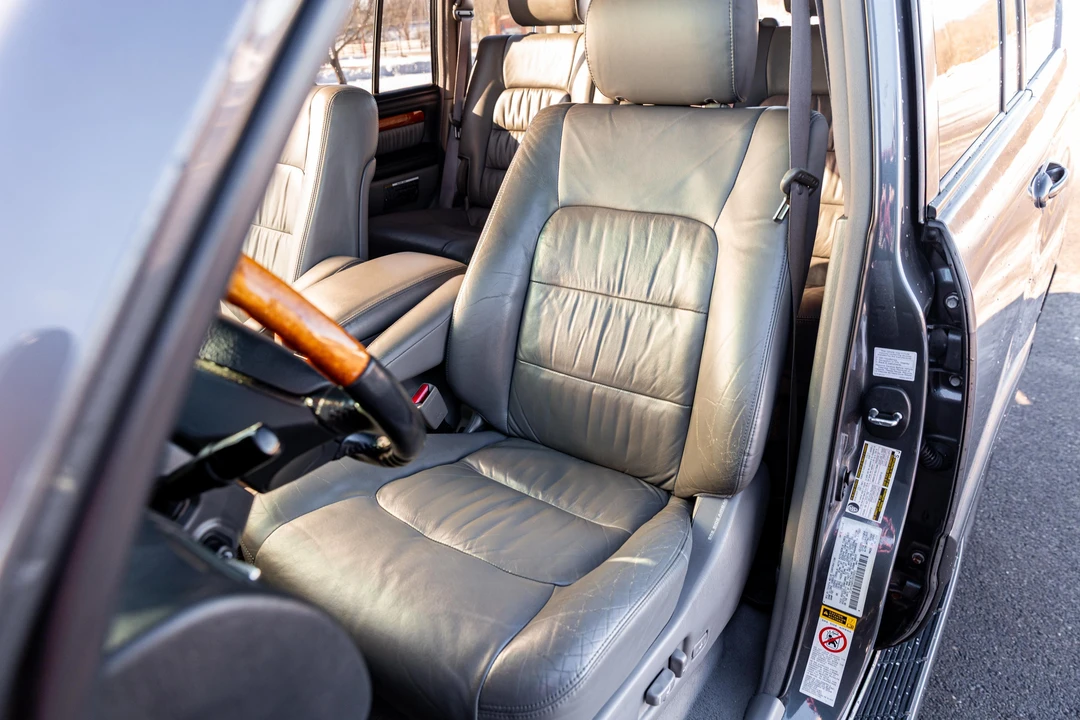 2005 Lexus LX 2nd Gen - Image 15 of 31