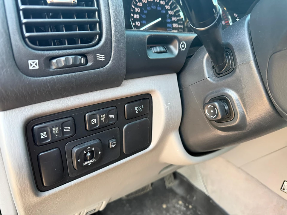 2005 Lexus LX 2nd Gen - Image 24 of 31