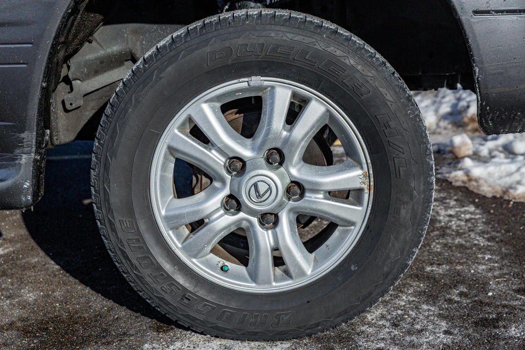 2005 Lexus LX 2nd Gen - Image 13 of 31