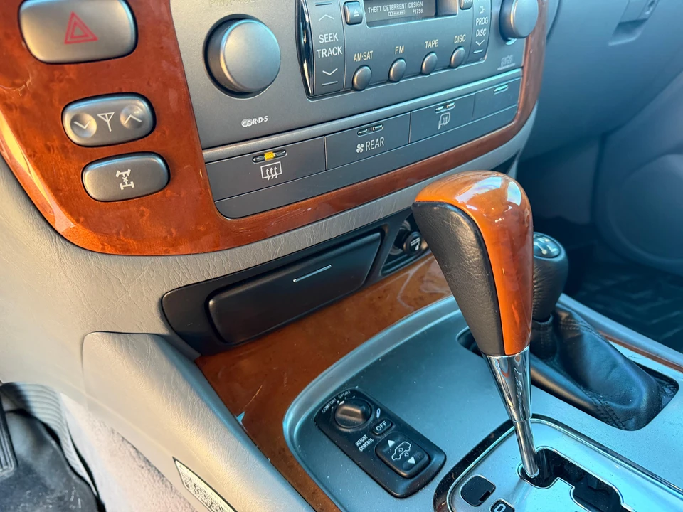 2005 Lexus LX 2nd Gen - Image 31 of 31