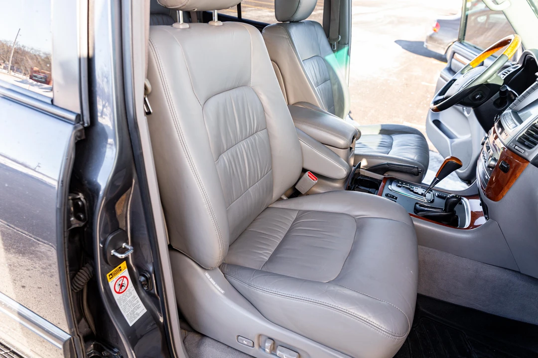 2005 Lexus LX 2nd Gen - Image 19 of 31