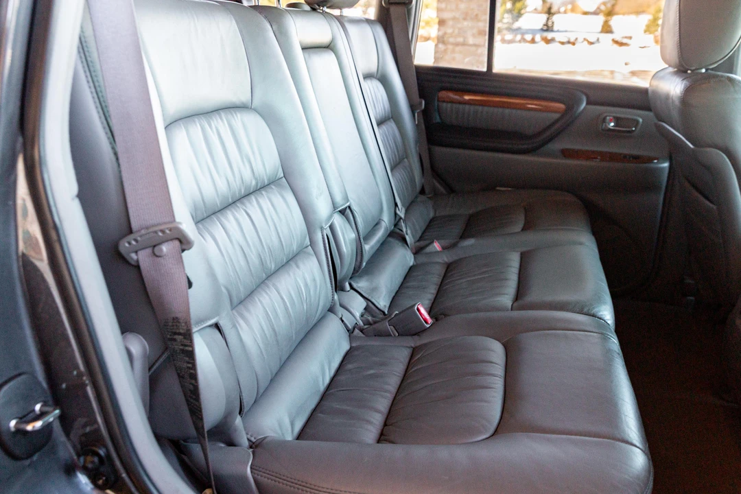 2005 Lexus LX 2nd Gen - Image 16 of 31