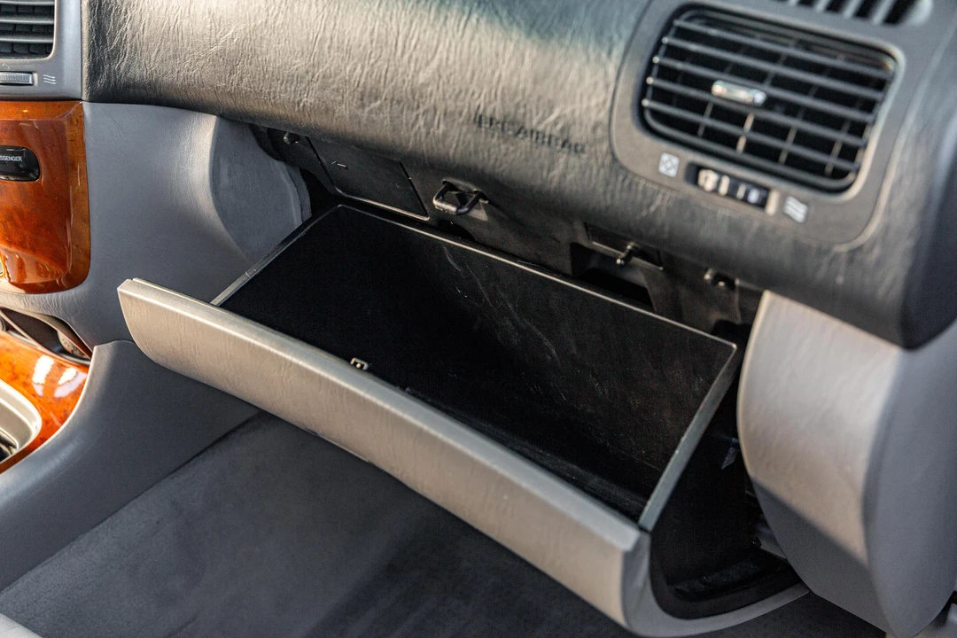 2005 Lexus LX 2nd Gen - Image 30 of 31