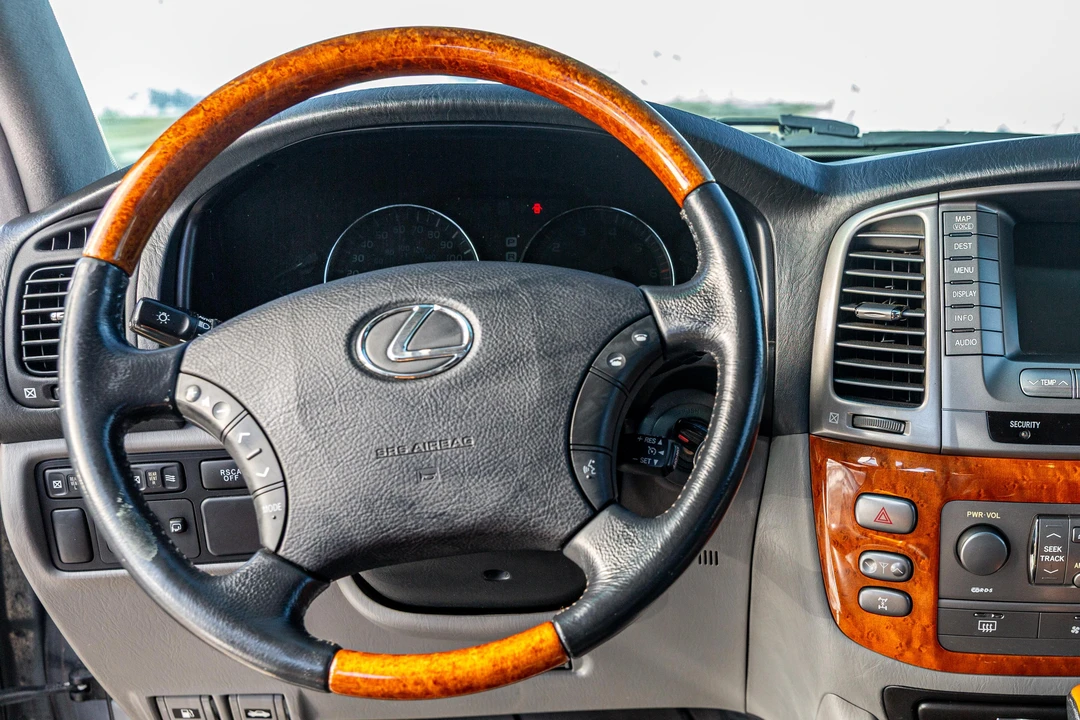 2005 Lexus LX 2nd Gen - Image 25 of 31