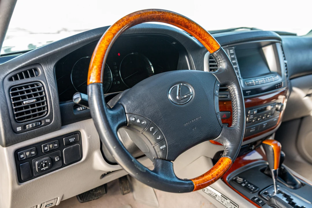 2005 Lexus LX 2nd Gen - Image 14 of 31